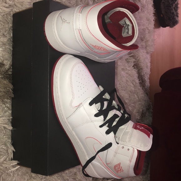 Jordan Shoes - Air Jordan 1 mid BG